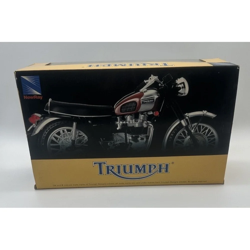 NEW RAY TRIUMPH BONNEVILLE 1/6 DIECAST MOTORCYCLE MODEL